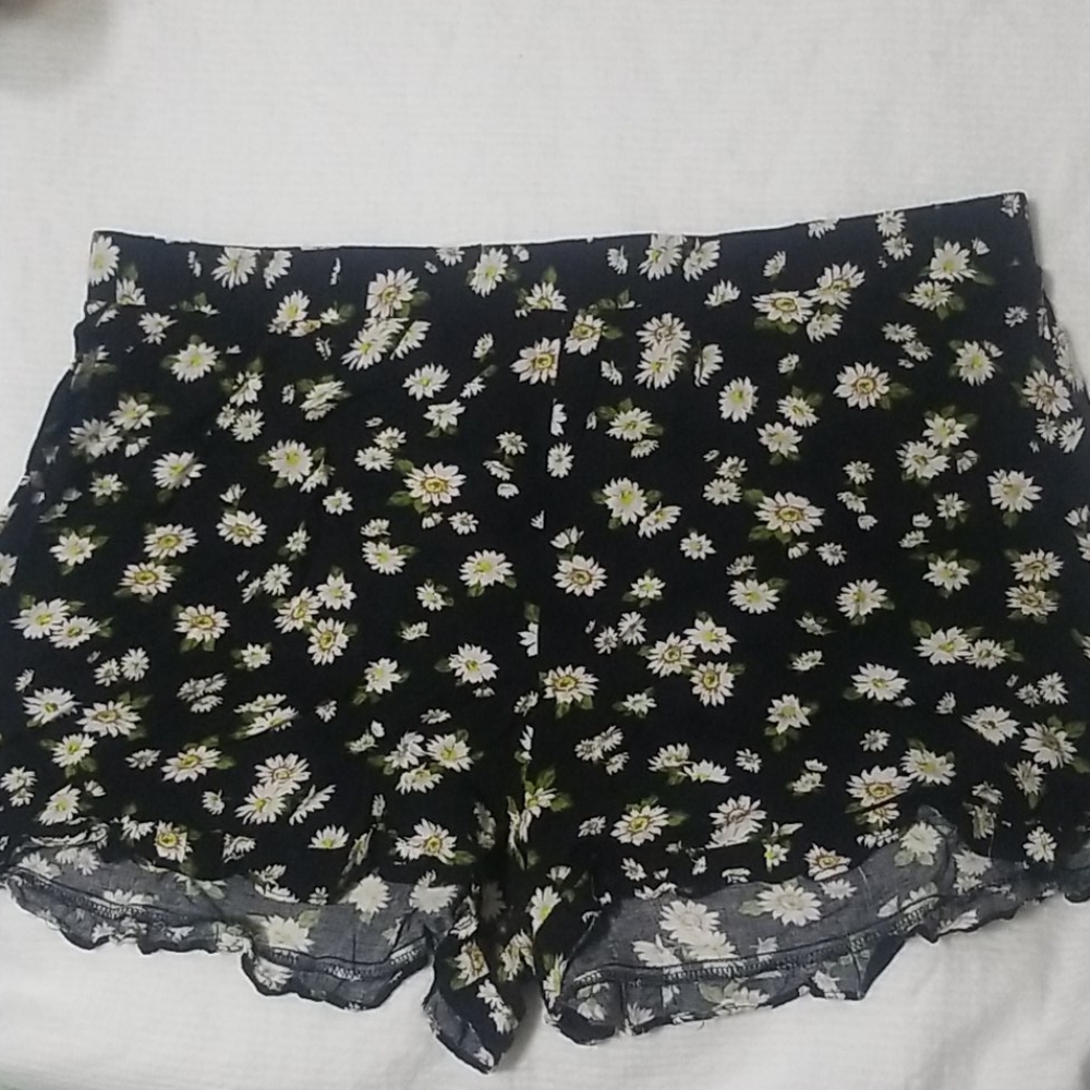 Daisy shorts